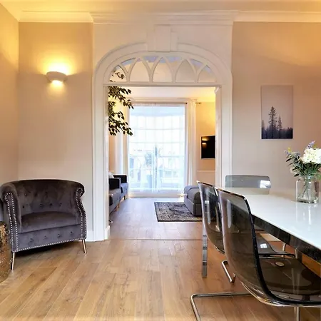 Meredith Way With Parking - Your *