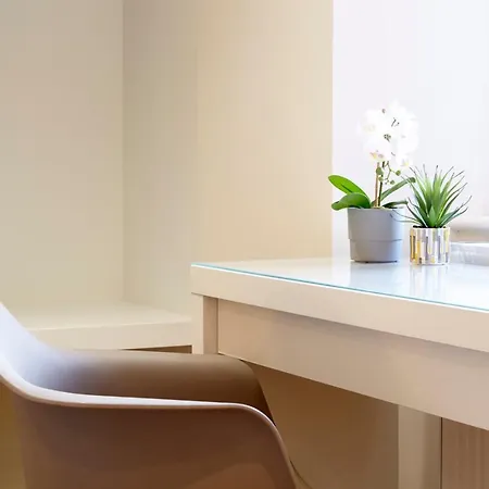 Meredith Way With Parking - Your Apartment