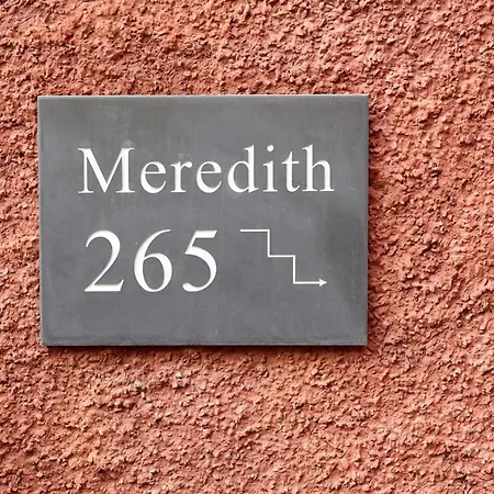 Meredith Way With Parking - Your Lägenhet
